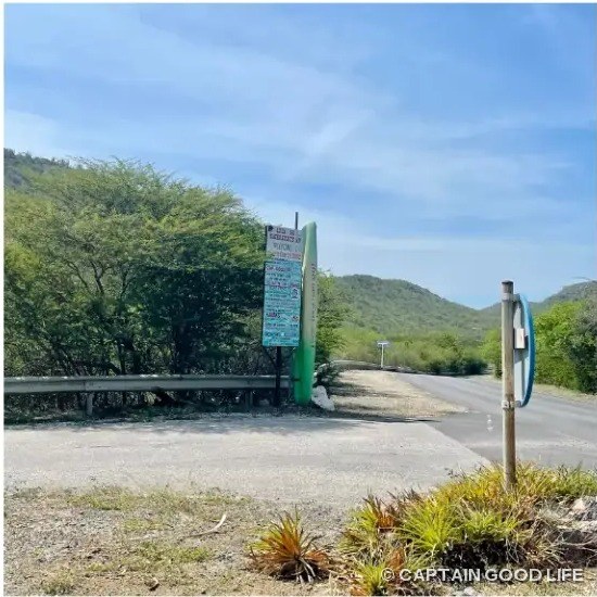 The Playa Santa Cruz sign at the entrance of the bay